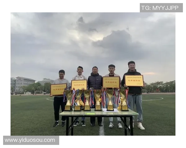 群星汇聚荣耀之球尽显传奇风采演绎绿茵巅峰梦想